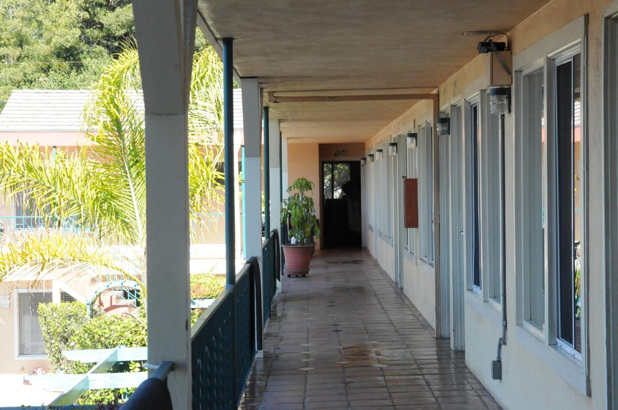 Oasis Inn And Suites Санта-Барбара Экстерьер фото